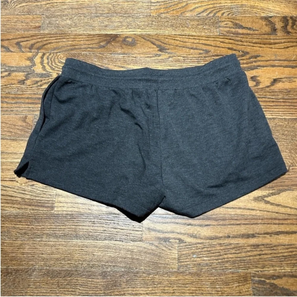 Super Soft NWOT Women's Charcoal Fleece Lined Shorts - Picture 2 of 3